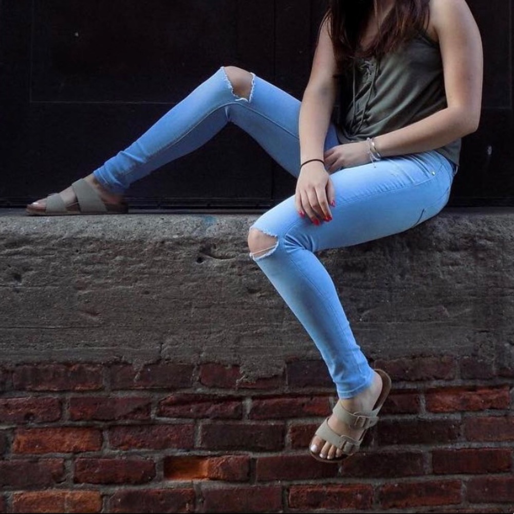High Waisted Ripped Jeans - Picture 6 of 6